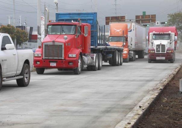 Habilita Escobedo carril para flujo vehicular en Avenida Sendero
