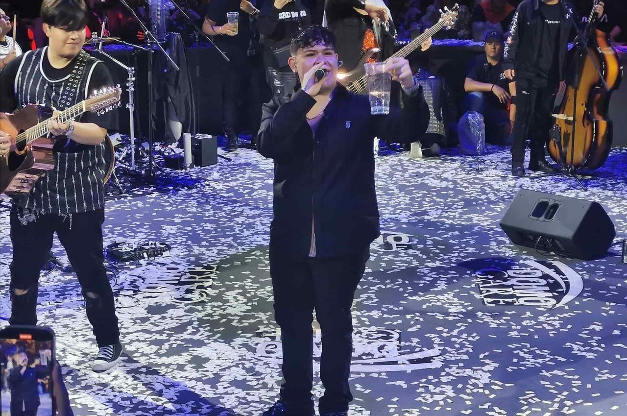 Emociona Junior H en Monterrey con noche de corridos