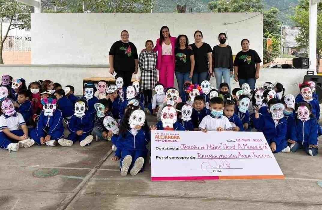Dona regidora Alejandra Morales sueldo a causas sociales