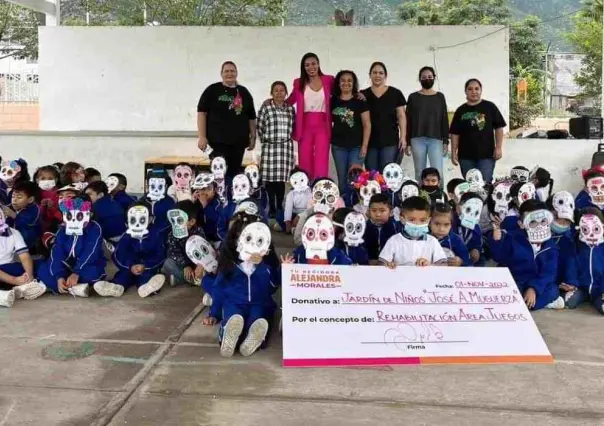 Dona regidora Alejandra Morales sueldo a causas sociales