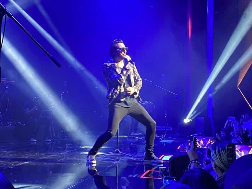 Desatan regios sus emociones al ritmo de Beto Cuevas