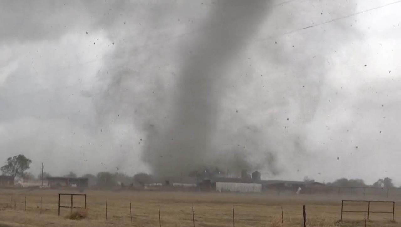 VIDEO: Tornados dejan varios heridos en varias partes de Texas