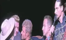 VIDEO: Backstreet Boys homenajea a Aaron Carter en concierto; Nick llora