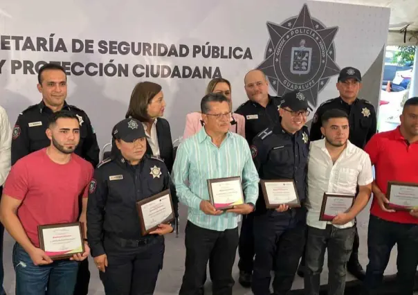Reconocen a vecinos y policías por rescate de menores en Guadalupe
