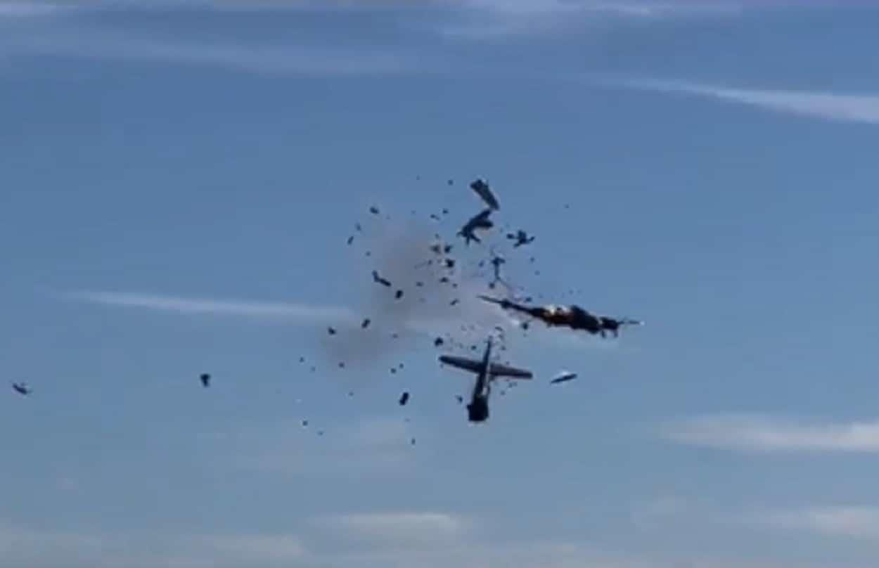 VIDEO: Chocan 2 aviones en espectáculo aéreo en Dallas, Texas