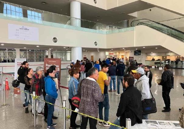 Siguen las filas para canje de placas en el Instituto de Control Vehicular