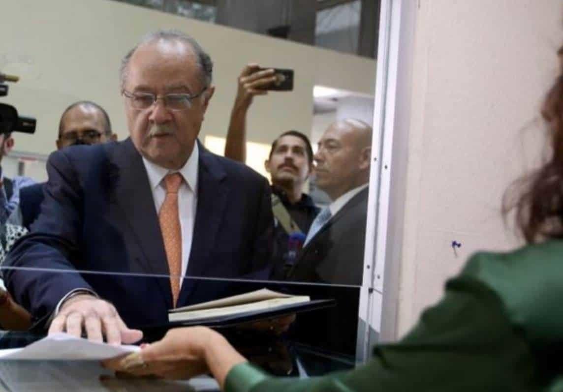 Congreso va contra Javier Navarro, aprueban llevarlo a juicio político