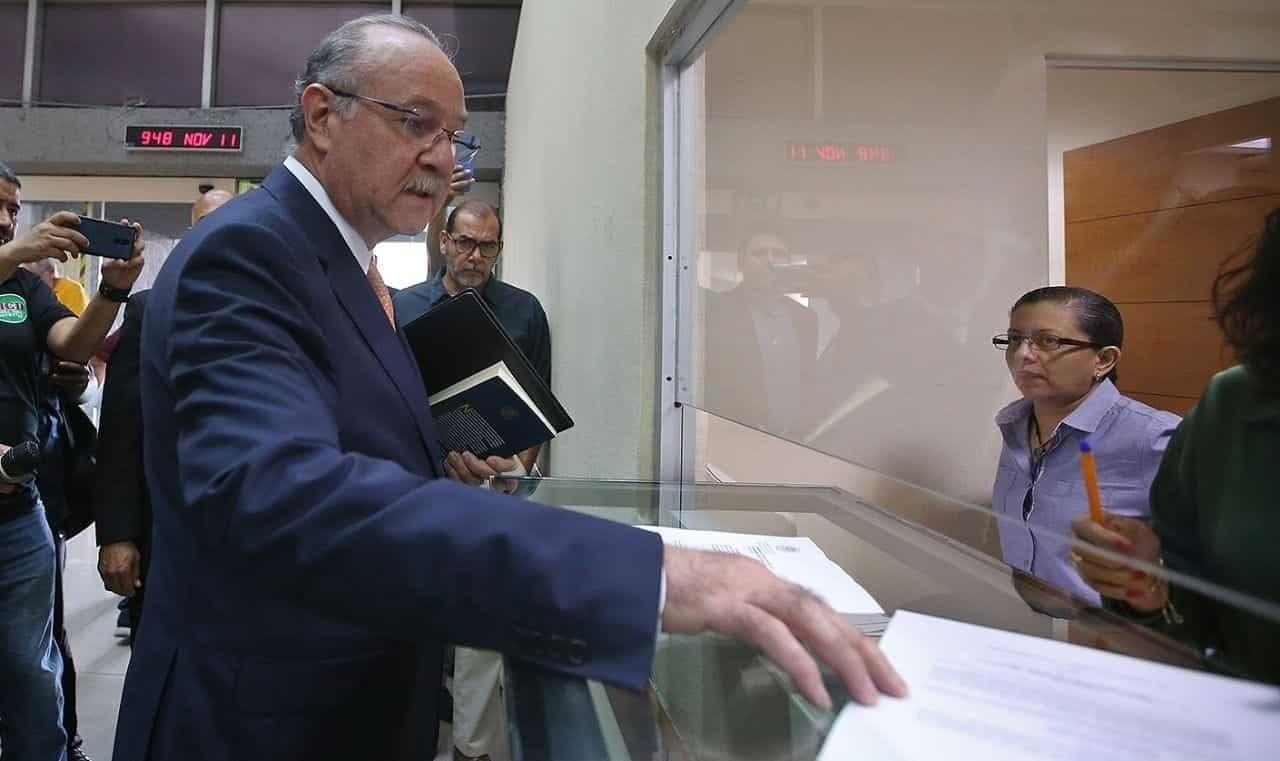 Es un golpe político que nos quieren dar los diputados: Javier Navarro