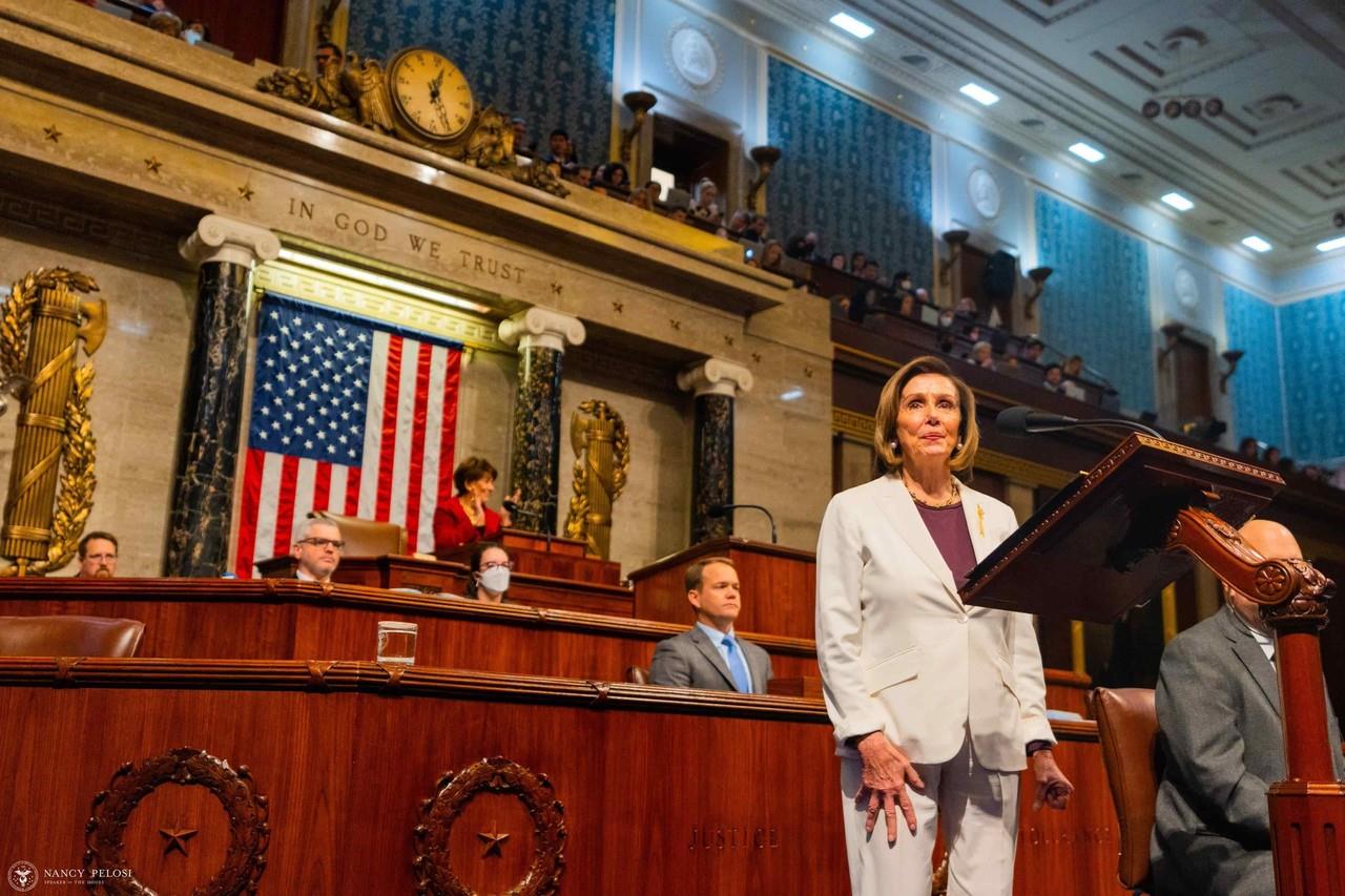 Deja Nancy Pelosi liderazgo de los demócratas en Cámara de Representantes