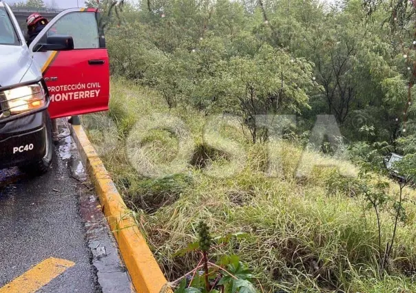 ¡Otro más! Cae tercer automovilista al lecho del río Santa Catarina