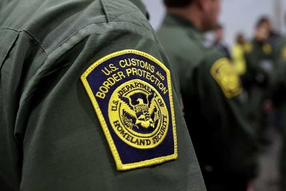 Texas enviará vehículos militares en su frontera con México