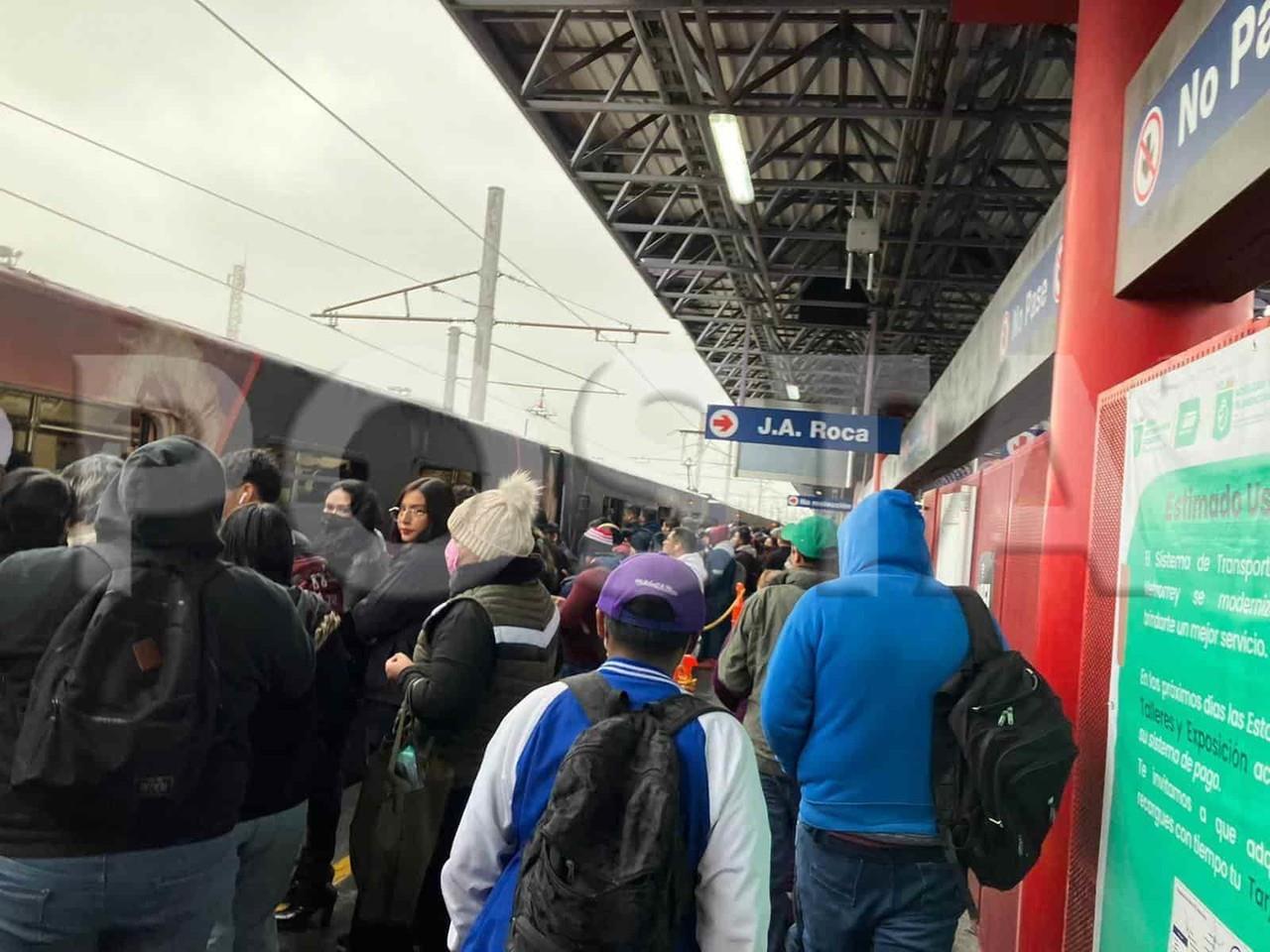Basura en puerta provoca caos en Estación Aztlán del Metro