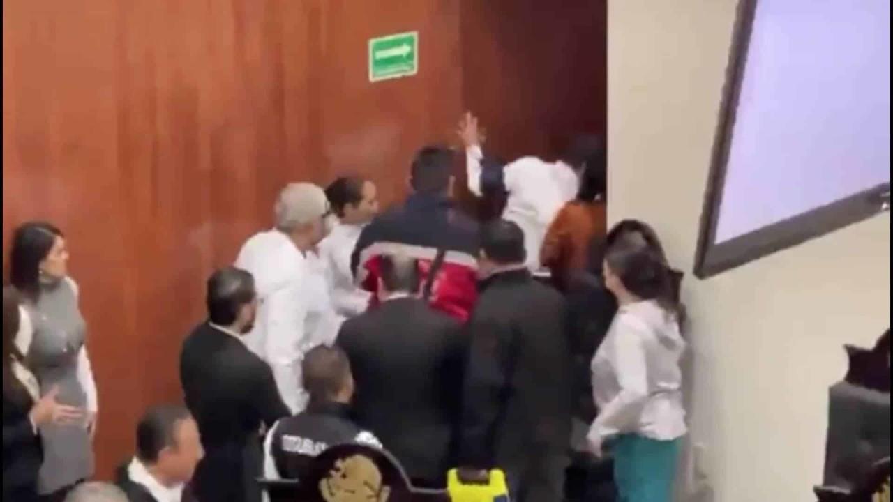 Se desmaya diputado en plena sesión de Congreso de Tamaulipas