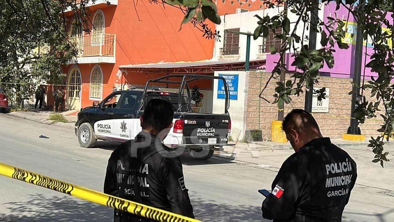 Ejecutan a hombre en papelería de la colonia Mitras Poniente