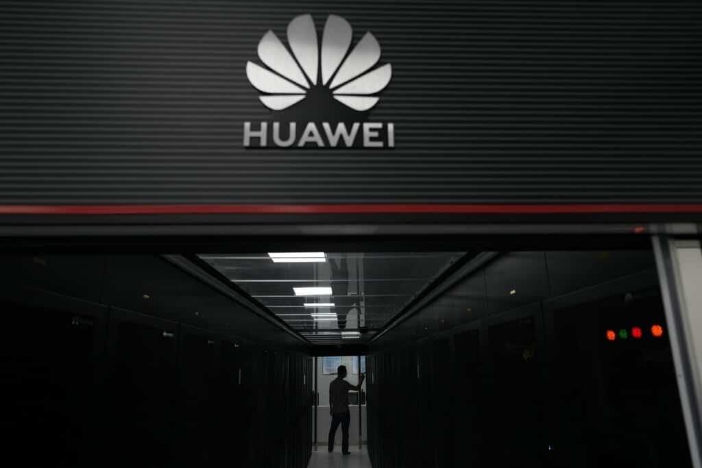 ¡Ojo! EU prohíbe venta e importación de equipo de Huawei y ZTE