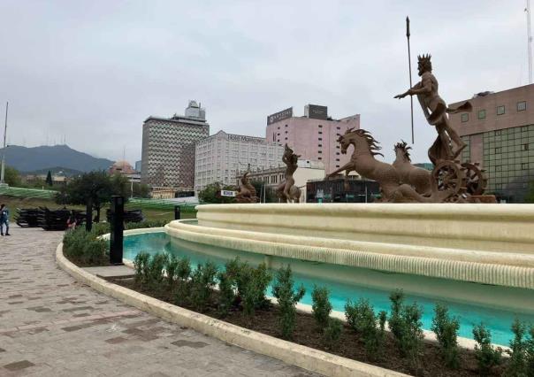 Retiran vallas de fuente de Neptuno