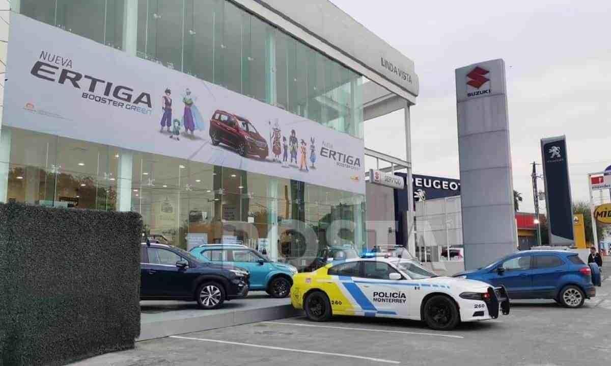 Guardia de seguridad roba más de 400 mil pesos en agencia de autos