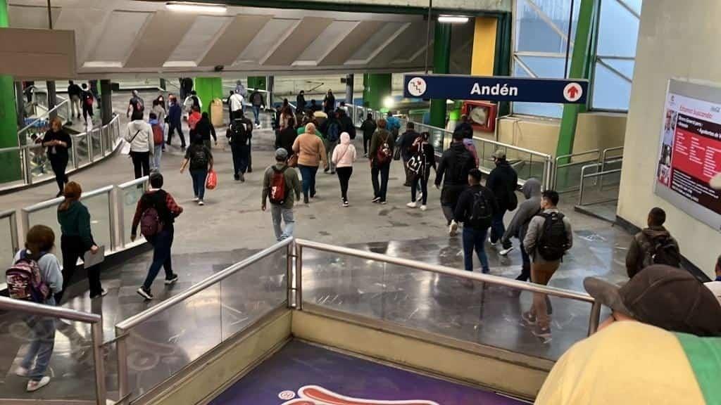¡Hasta 30 horas! Regios gastan tiempo para trasladarse a trabajos