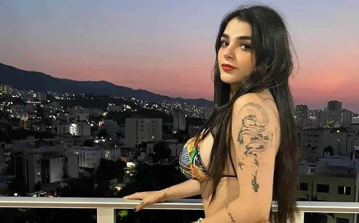 Se estrena Karely Ruiz como tatuadora