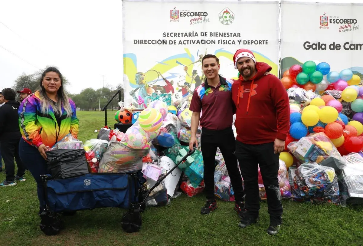 Escobedo dibuja sonrisas al recolectar juguetes para niños