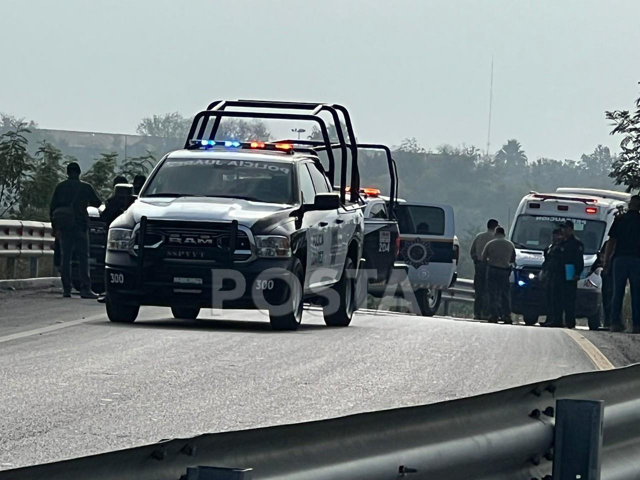 Al menos 5 bolsas con restos humanos fueron encontradas en el Anillo Periférico, a la altura de la colonia Hacienda San Antonio, en el municipio de Juárez, Nuevo León. Foto: Raymundo Elizalde