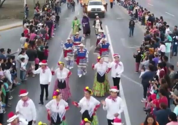 Jesús Nava lleva desfiles navideños a las calles de Santa Catarina