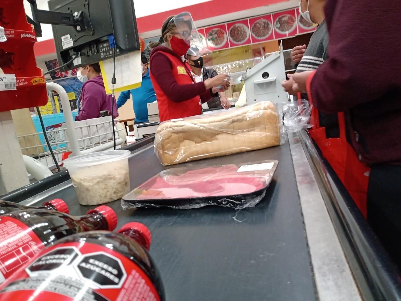 Cubrebocas obligatorio en espacios cerrados en Nuevo León, tras aumento casos COVID-19. Foto: Carolina León