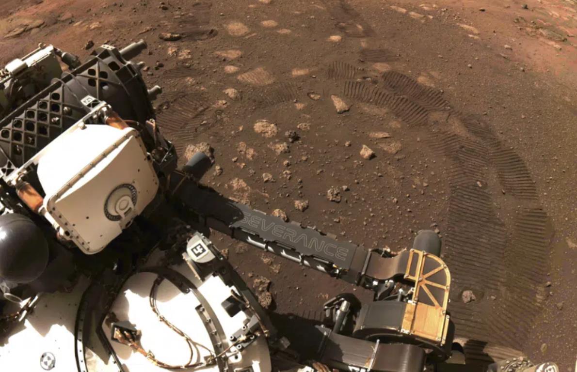 Fotografía proporcionada por la NASA fue tomada durante el primer recorrido del vehículo todo terreno Perseverance de la NASA en Marte en 2021. (NASA/JPL-Caltech via AP, Archivo)