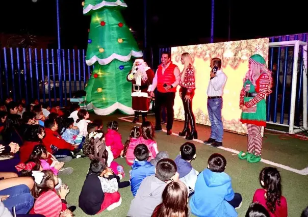 Jesús Nava lleva posadas navideñas a todos los sectores de Santa Catarina