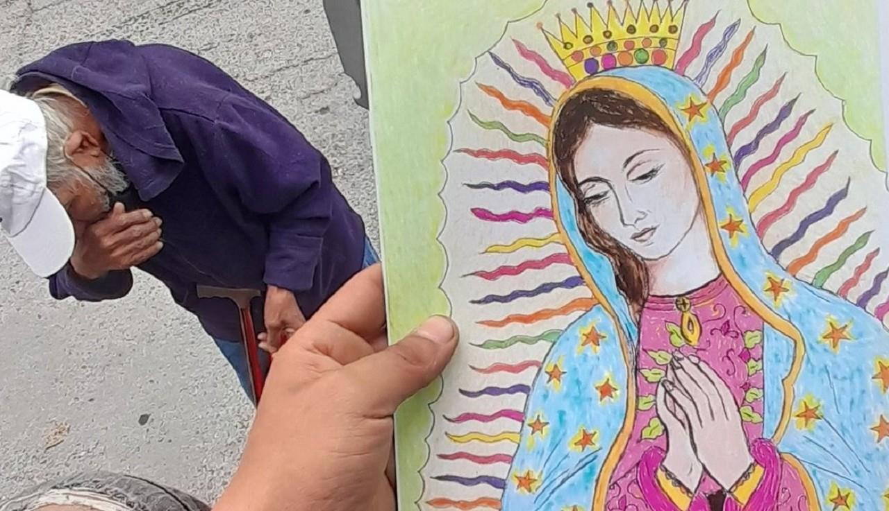 Un abuelito vendió su dibujo de la Virgen de Guadalupe para comprarle leche a sus nietos en la colonia San Sebastián, del municipio de Guadalupe. Foto: Facebook Hector Villanueva