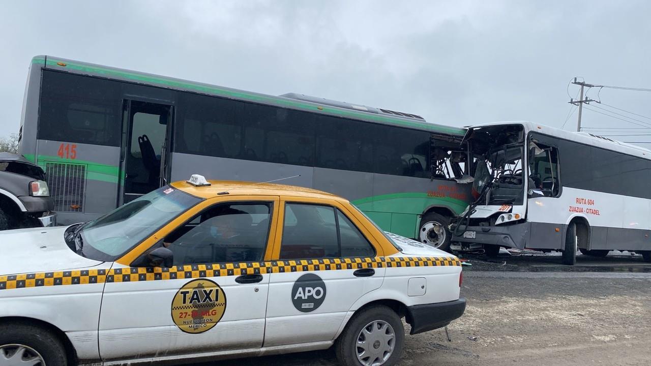 Deja choque de urbanos 15 lesionados en Apodaca