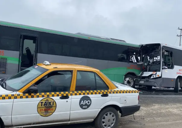 Deja choque de urbanos 15 lesionados en Apodaca