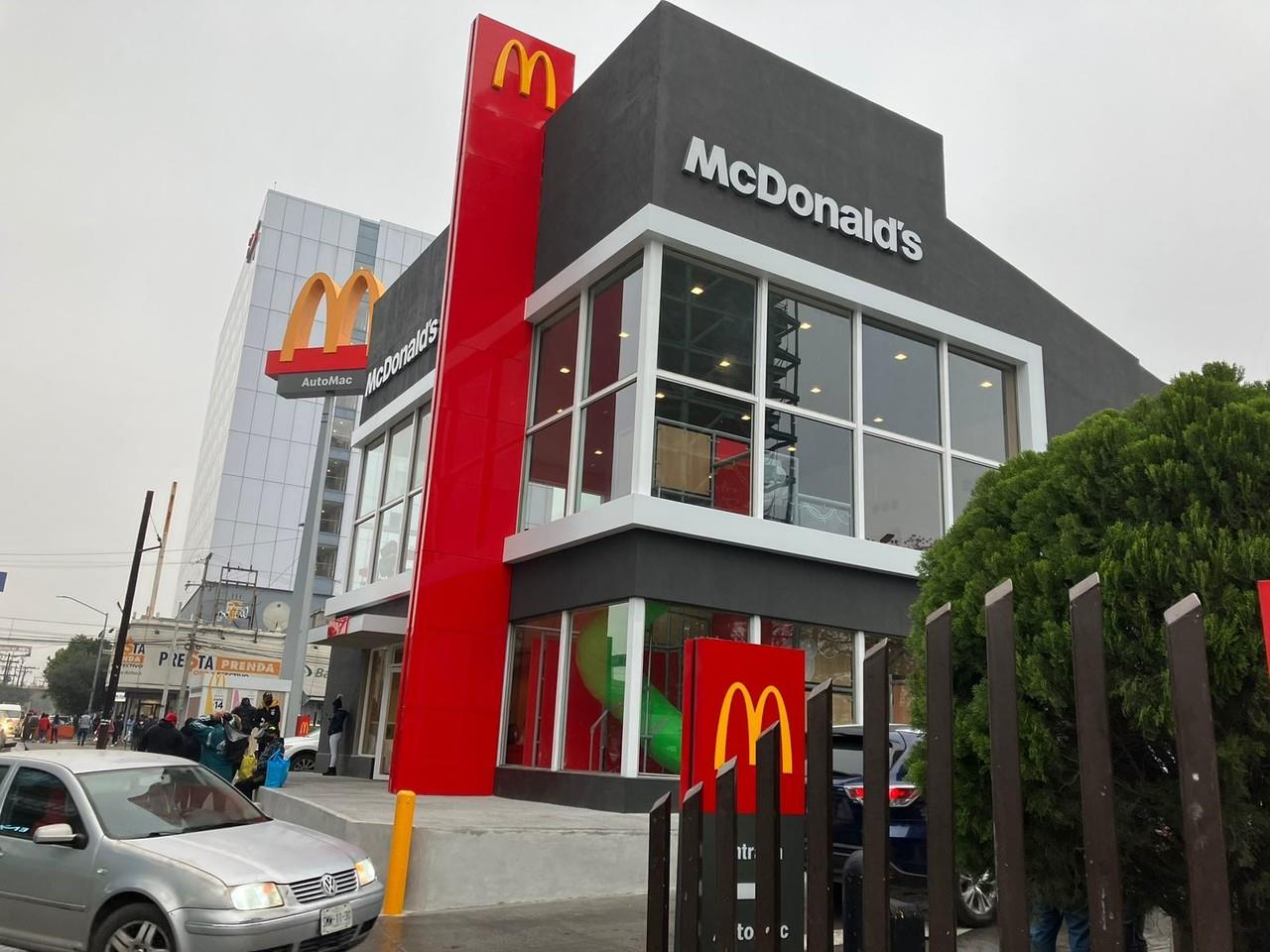 Usuarios de redes sociales manifestaron su disgusto con la nueva imagen del restaurante McDonalds del centro de Monterrey. Foto: Karla Omosigho