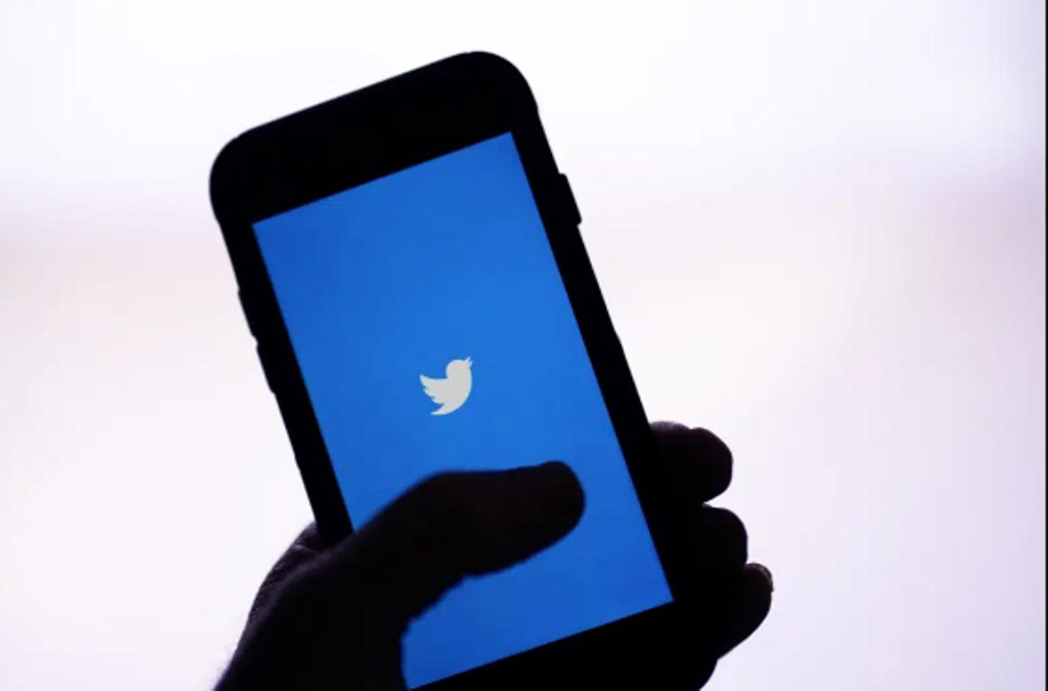Twitter prohíbe publicar vínculos hacia otras redes sociales. FOTO: . (AP Foto/Gregory Bull, Archivo)