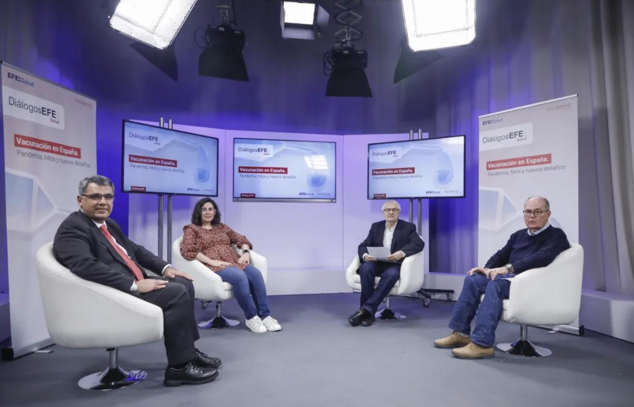 Médicos aconsejan aplicarse vacunas.