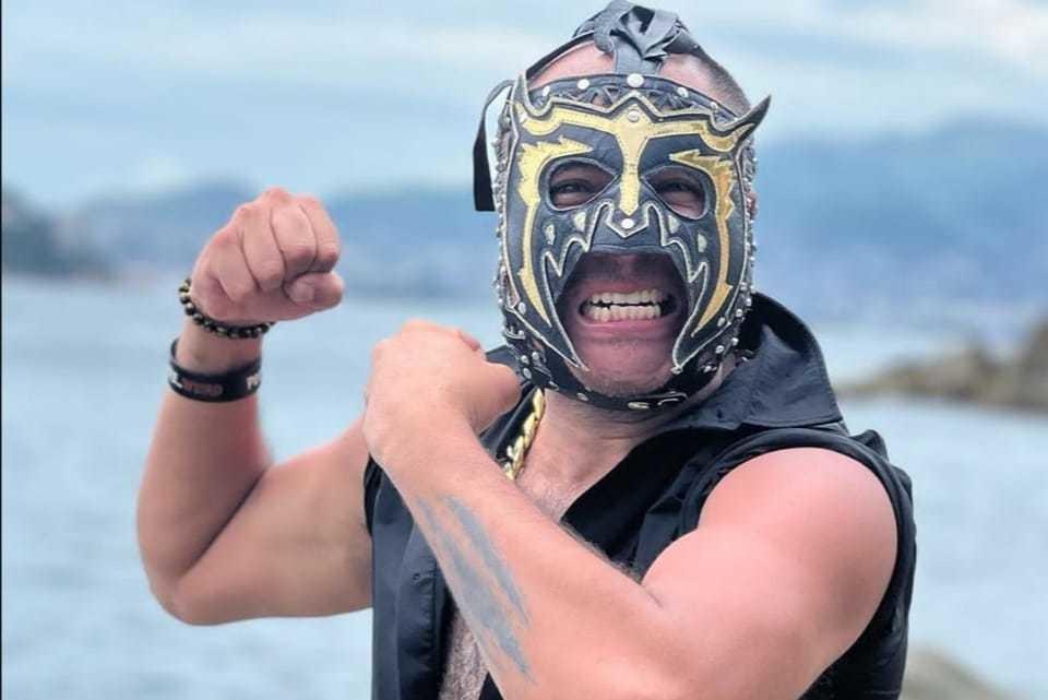 Alex Montiel compartió imágenes de la hamburguesa en su Twitter. Foto: Instagram