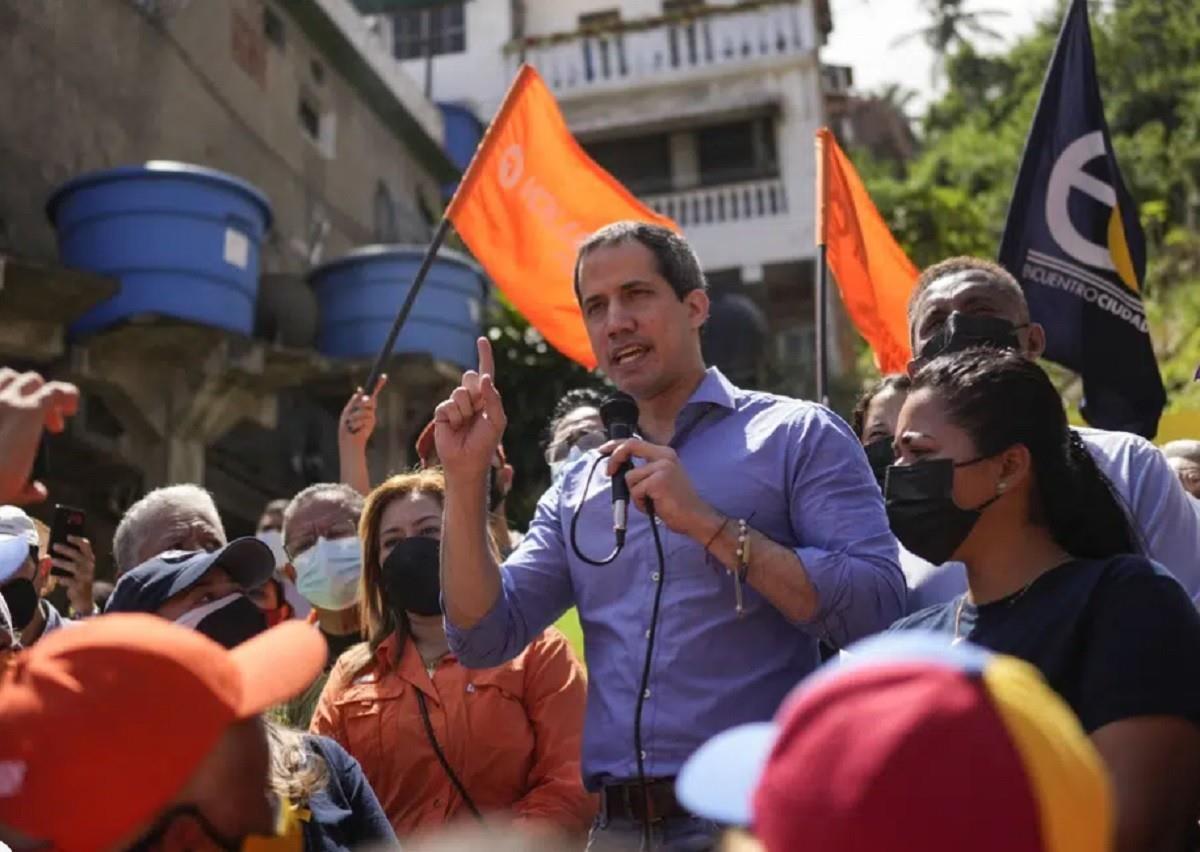 A principios de este mes, Guaidó solicitó a la oposición extender su mandato como líder del gobierno interino por un año más. Foto: AP