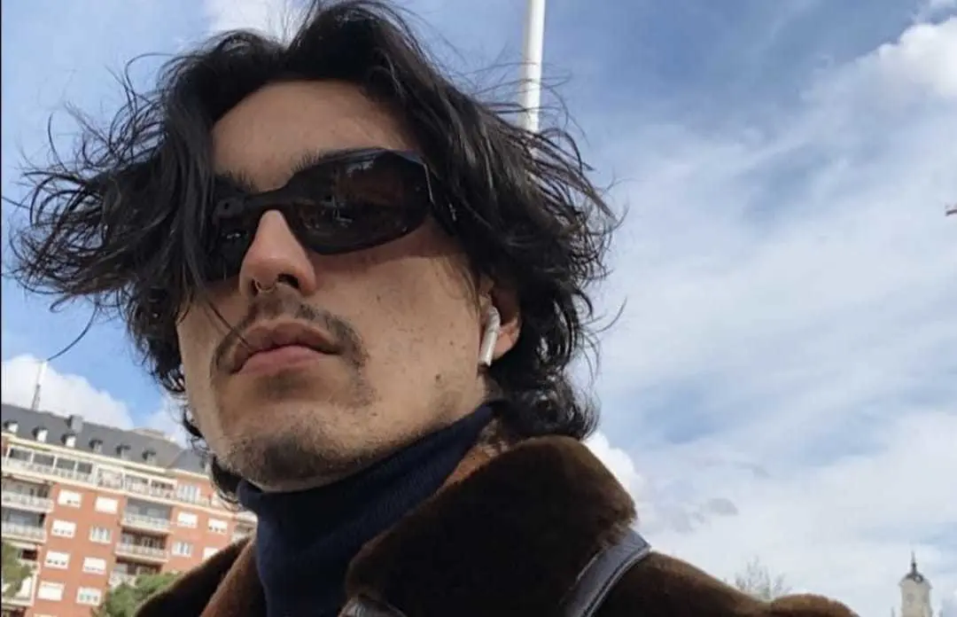 VIDEO: Le hace Sergio Mayer Mori sensual baile a un amigo