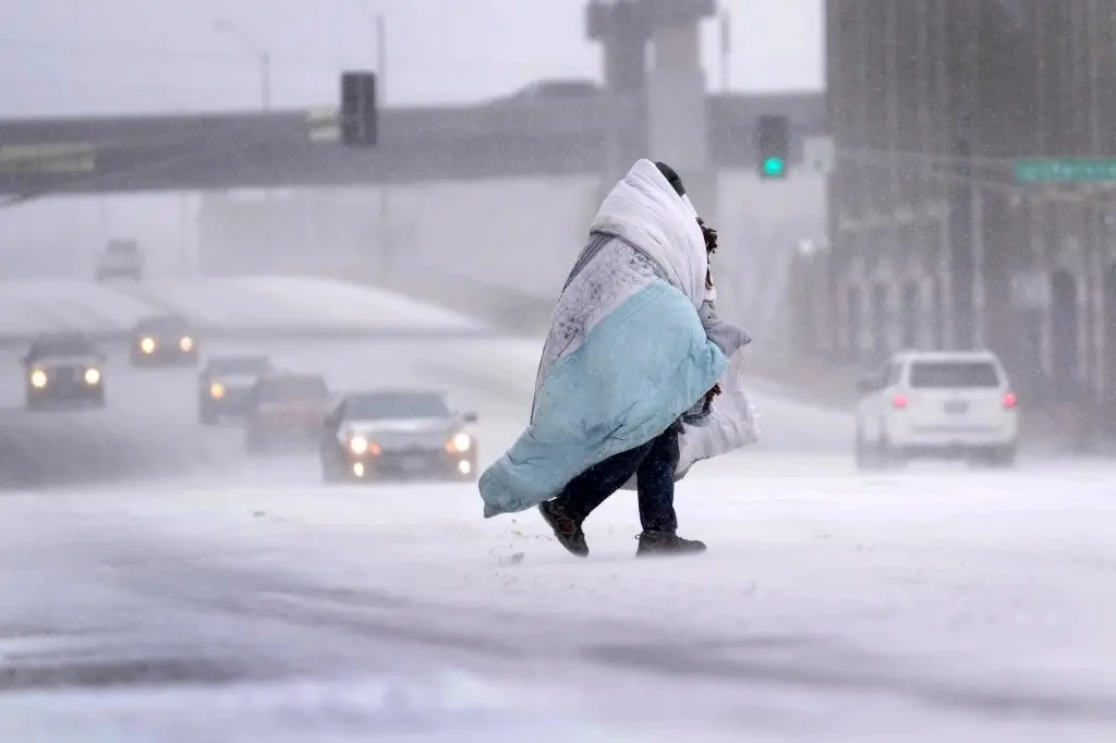 El Servicio Meteorológico pronostica la Navidad más fría en más de dos décadas en Filadelfia, donde los funcionarios escolares cambiaron las clases en línea el viernes. Foto: Twitter @accuweather