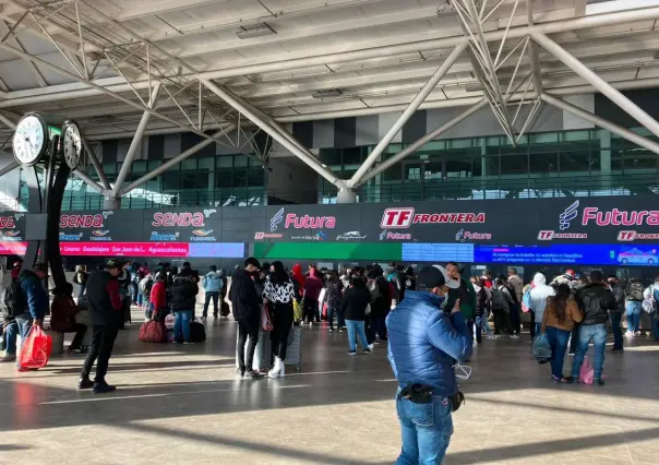 Continúa afluencia de viajeros en la Central de Autobuses