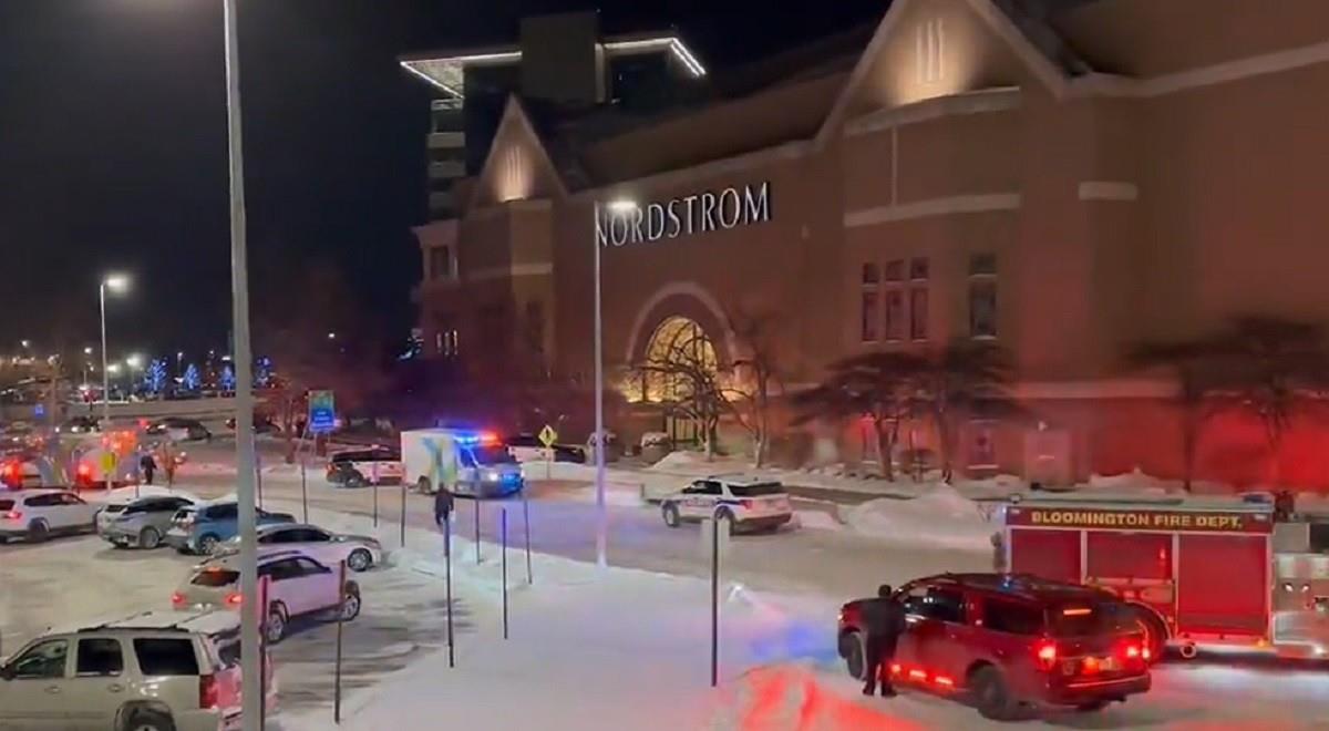 Los disparos en la tienda Nordstrom en el centro comercial más grande del país hicieron que los clientes asustados corrieran en busca de seguridad.  Foto: Twitter @AllenWCCO