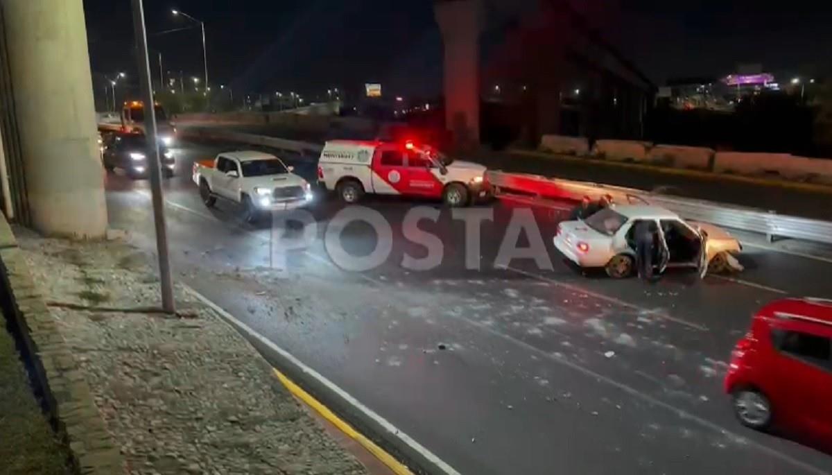 Estrellan auto contra muro en Monterrey; descartan sean tránsitos