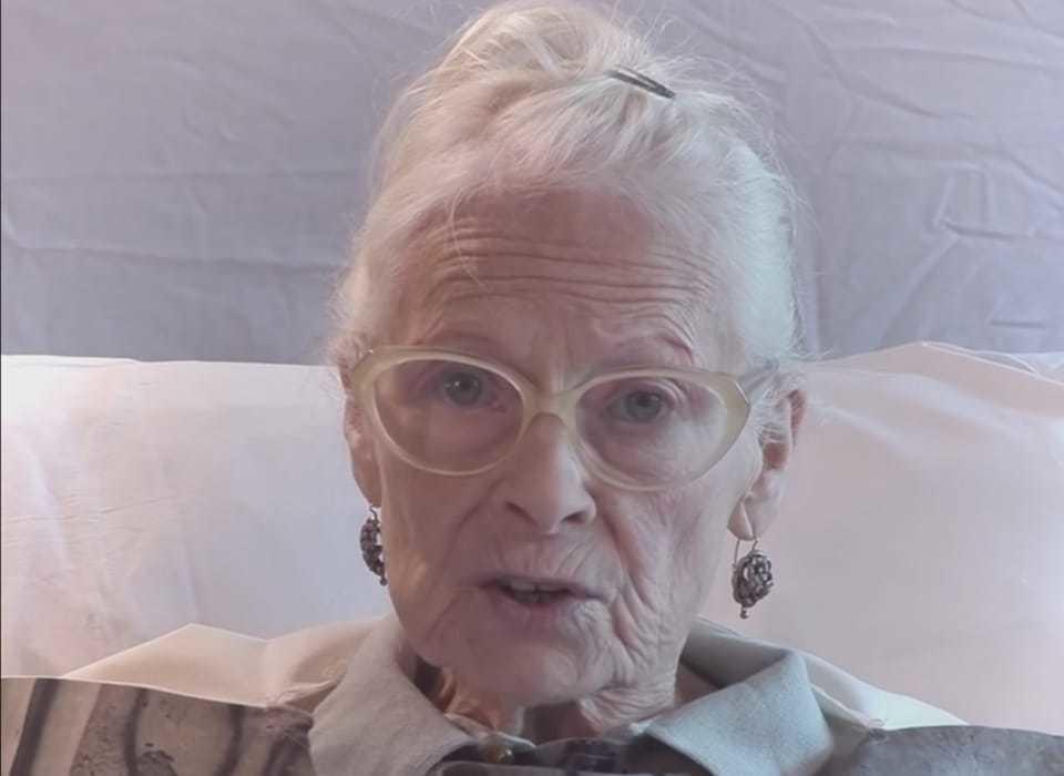 Vivienne Westwood ue una pieza clave para llevar la moda punk a la escena mainstream. Foto: Instagram