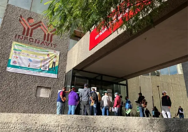 Se aglomeran en Infonavit, buscan cambiar su cŕedito para evitar aumentos