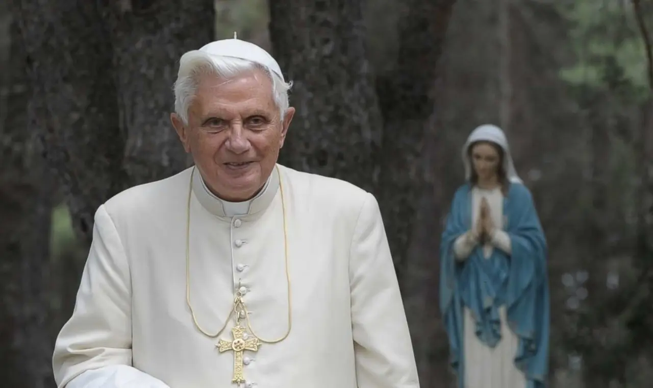 Muere el papa emérito Benedicto XVI a los 95 años