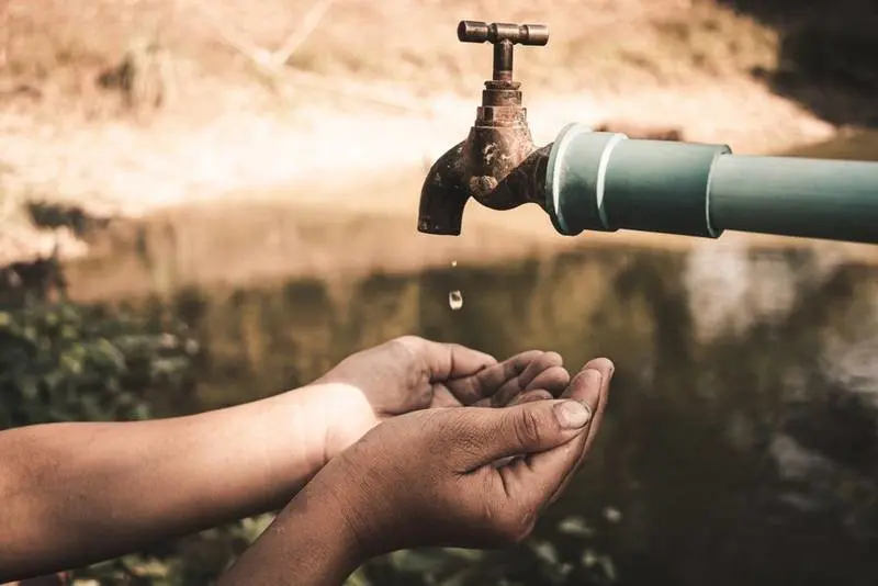 Agua y Drenaje apoyará con pipas en colonias de Juárez. FOTO: (Shutterstock)