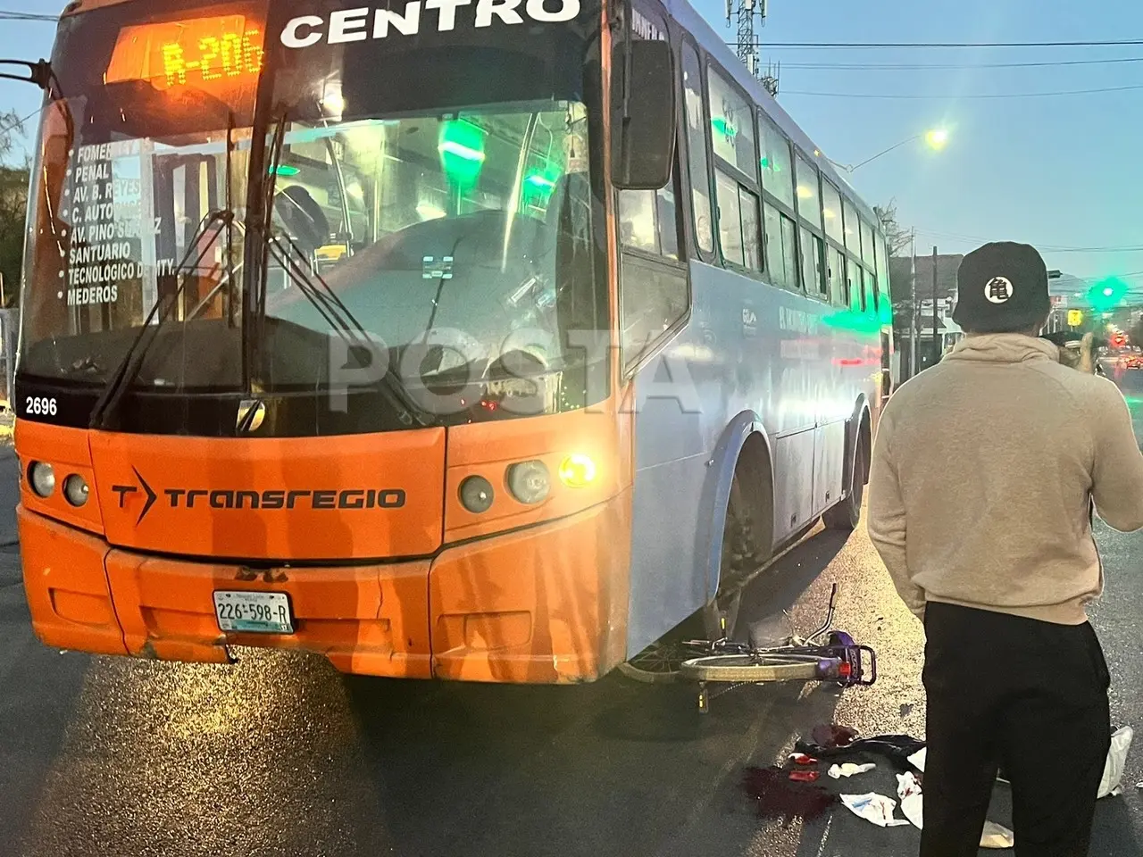 Arrolla Ruta 206 a mujer ciclista en Monterrey