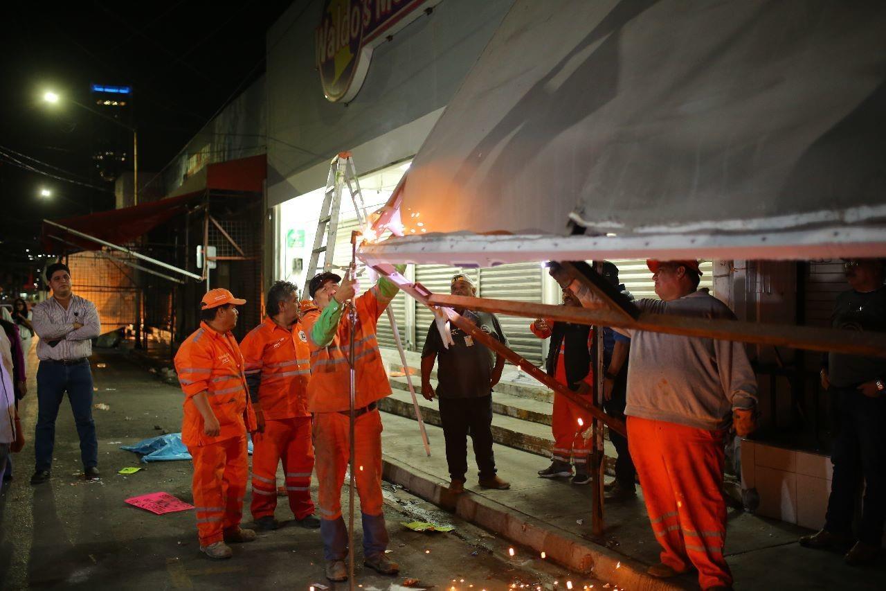 Monterrey ejecuta operativo en comercios. FOTO: Cortesía
