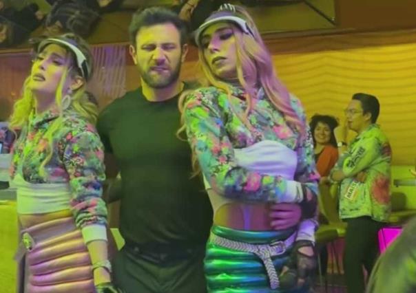 VIDEO: Protagoniza Carlos Ferro candente escena con actriz trans y drag queen