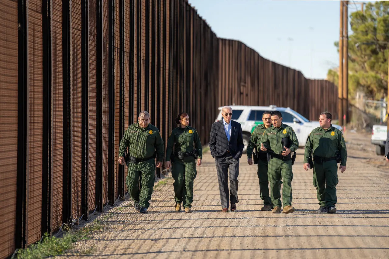 El presidente de Estados Unidos, Joe Biden, visitó el puente Las Américas. FOTO: AP